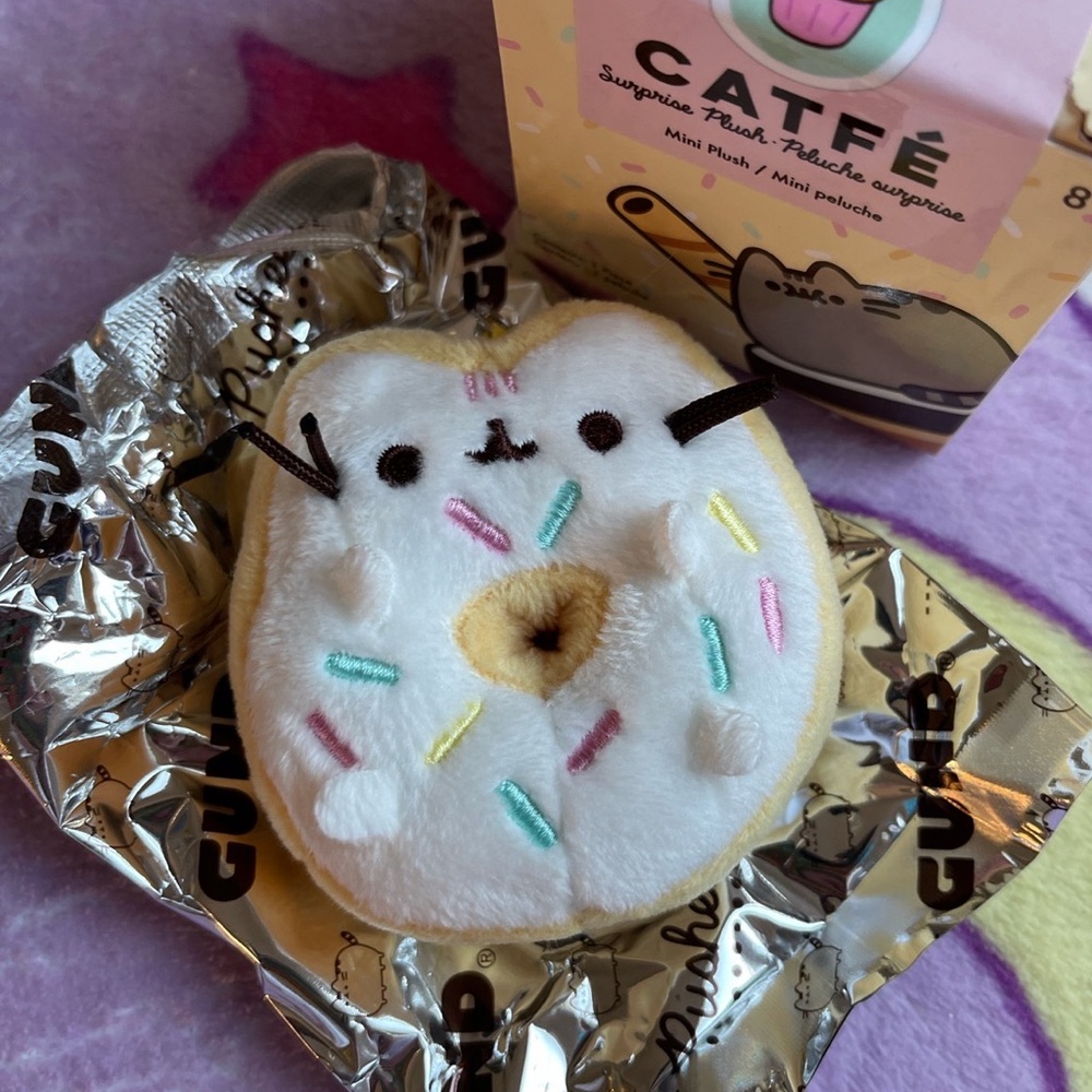 Pusheen blind box series 16 catfe doughnut